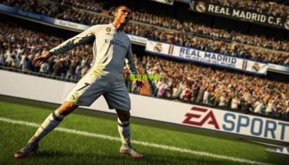 利物浦官网更新训练图集引猜测 萨拉赫参与抢圈但未见与队友亲密互动