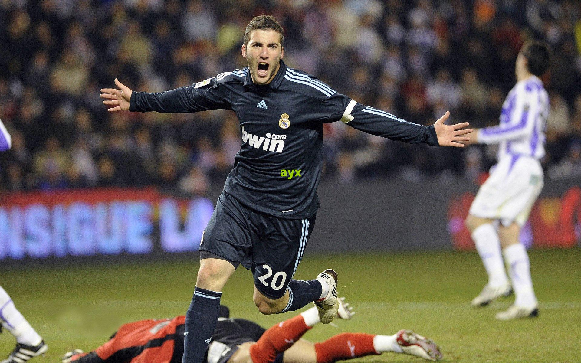 转会市场惊现三角博弈，国安静观张源转投上港，新鹏城半路搅局，大连球迷唏嘘时代变迁